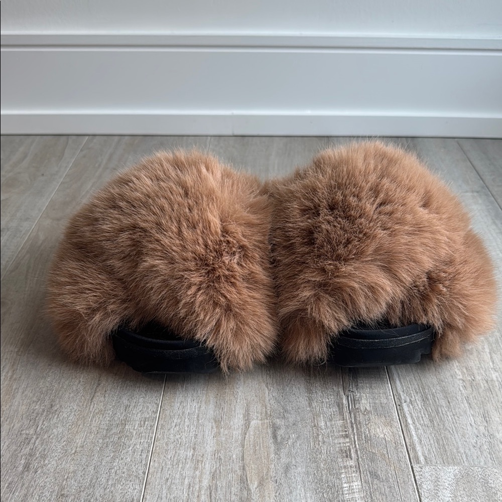 ROAM Plush Tan Slippers